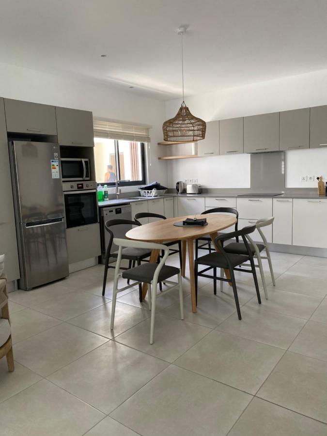 Eastern Blue Beachfront Luxury Apartment Poste Lafayette エクステリア 写真