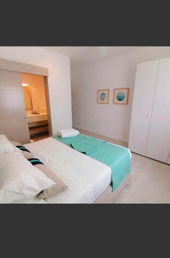 Eastern Blue Beachfront Luxury Apartment Poste Lafayette エクステリア 写真